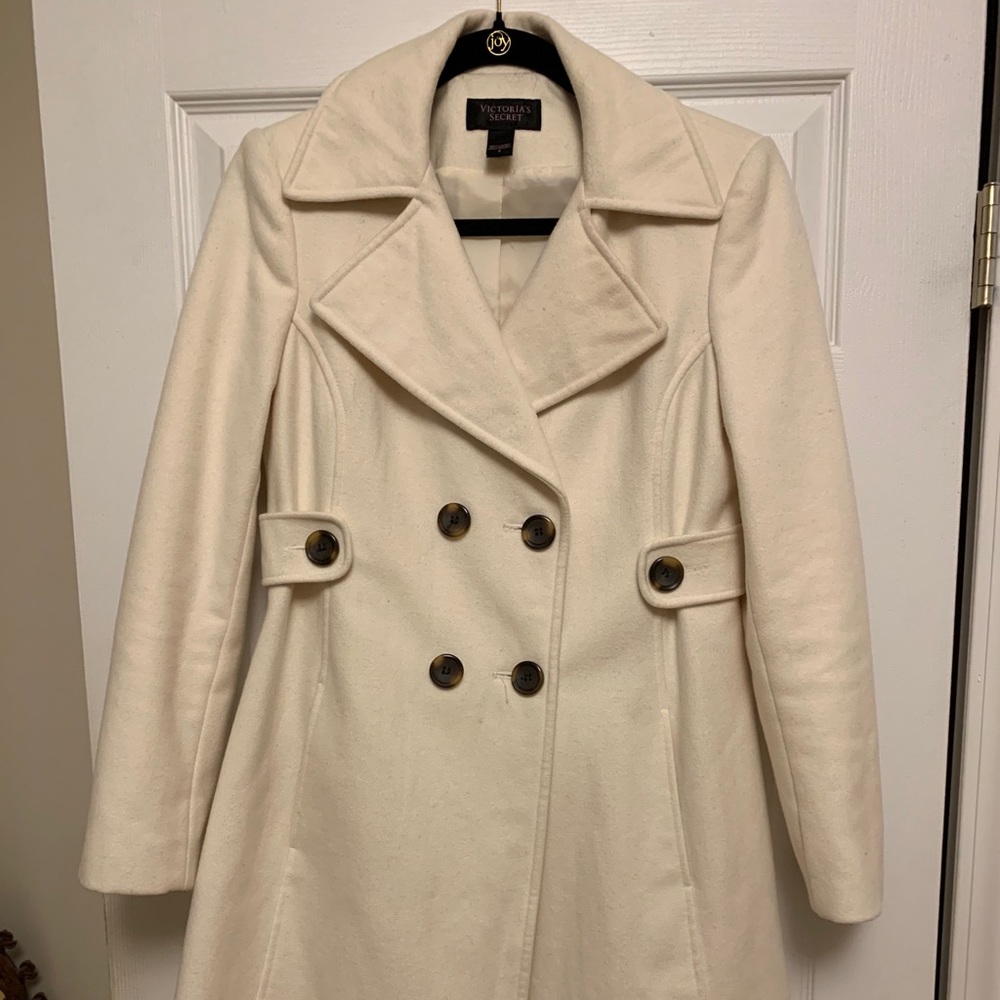 Victoria’s Secret Rare ivory coat size 6